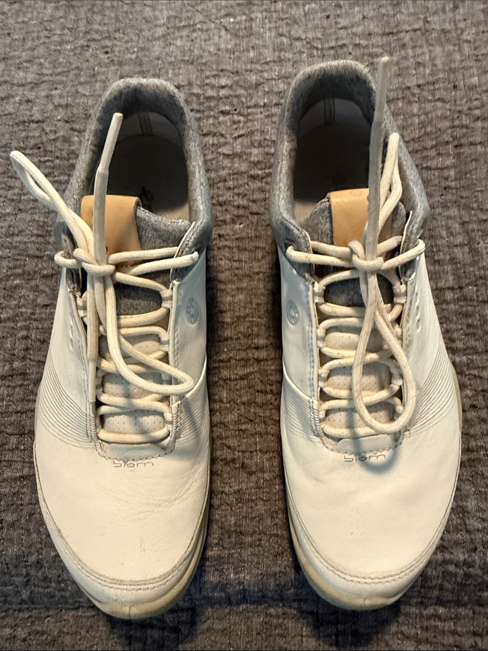 Ecco White Athletic Golf Shoes with Gray Interior